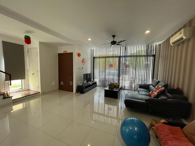 Rumah Teres 3 Tingkat untuk Disewa di Lake Fields (Sungai Besi) - Jason Vong - Living Room - PropertyGuru.com.my