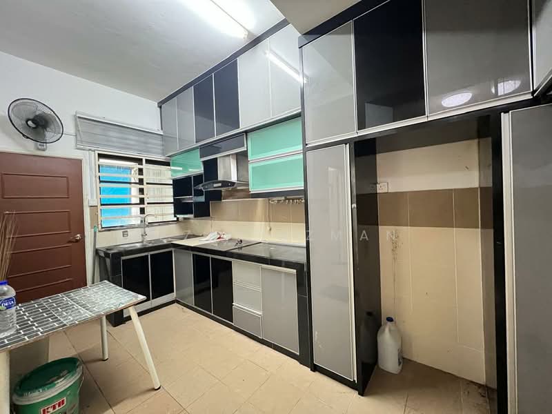 2-storey Terraced House for Sale in Bandar Damansara Kuantan (Sungai Karang) - Izzat Azman - Kitchen - PropertyGuru.com.my