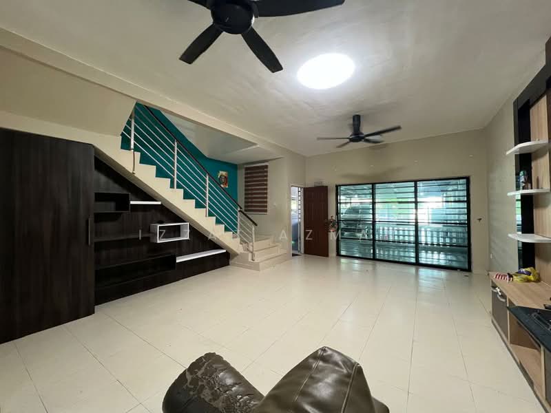 2-storey Terraced House for Sale in Bandar Damansara Kuantan (Sungai Karang) - Izzat Azman - Living Room - PropertyGuru.com.my