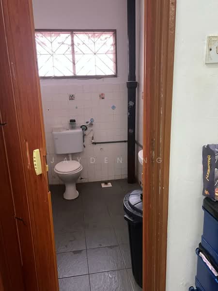 Rumah Teres 2 Tingkat untuk Dijual di Taman Johor Jaya (Johor Bahru) - Jayden Ng - Bathroom - PropertyGuru.com.my