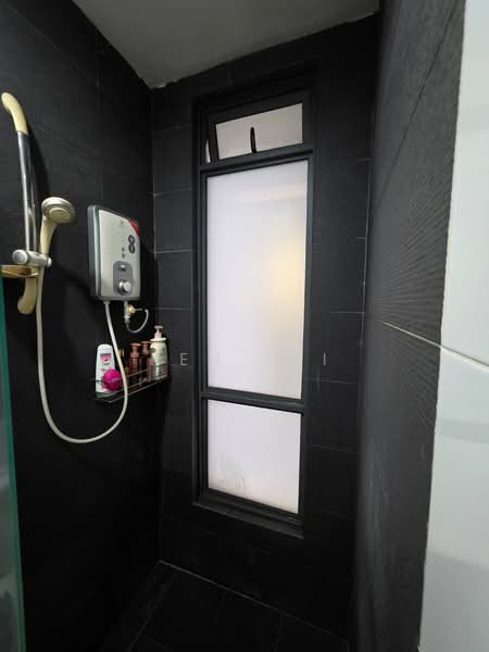 Servis Apartment untuk Dijual di Utropolis Suites 1 - Ken Lai - Bathroom - PropertyGuru.com.my