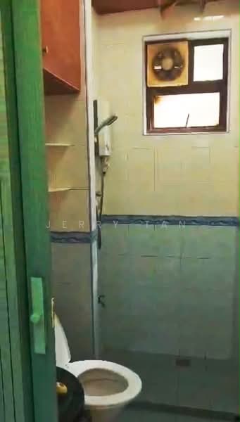 Pangsapuri untuk Disewa di Mawar Apartment - Jerry Tan - Bathroom - PropertyGuru.com.my