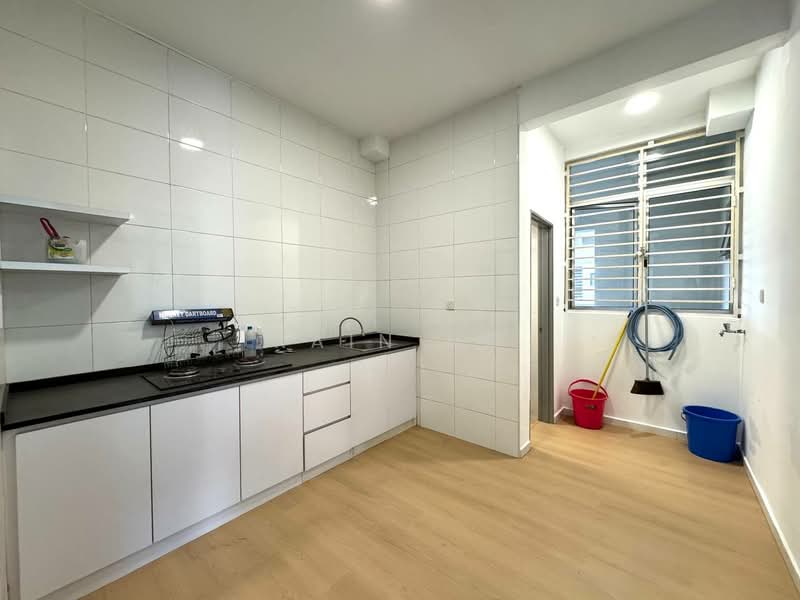 Servis Apartment untuk Dijual di Sky Gardens Residences - Rain Ng - Kitchen - PropertyGuru.com.my