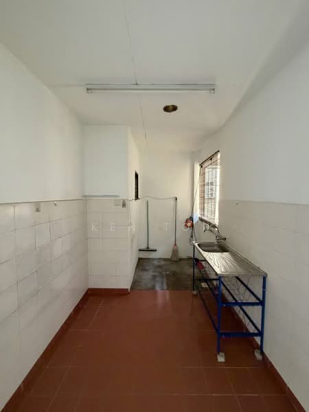 Pangsapuri untuk Dijual di Permai Apartment - Ken Toh - Kitchen - PropertyGuru.com.my