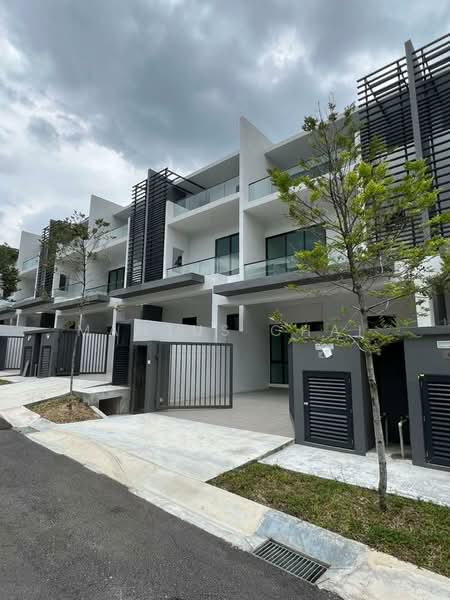 3-storey Terraced House for Sale in Batu 9 (Cheras) - Mantus Chai - PropertyGuru.com.my