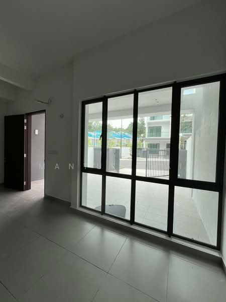 3-storey Terraced House for Sale in Batu 9 (Cheras) - Mantus Chai - PropertyGuru.com.my
