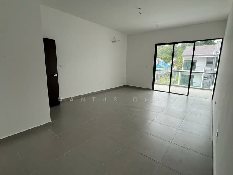 3-storey Terraced House for Sale in Batu 9 (Cheras) - Mantus Chai - PropertyGuru.com.my