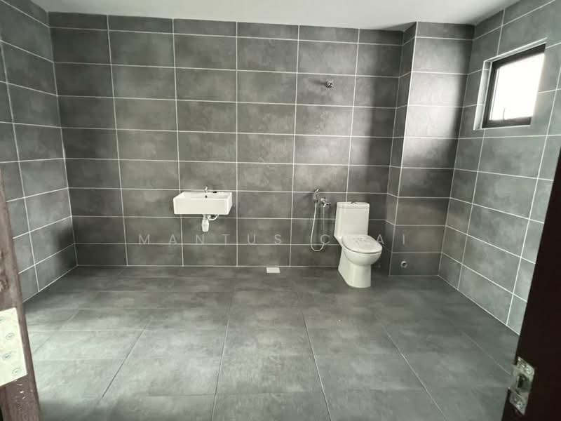 3-storey Terraced House for Sale in Batu 9 (Cheras) - Mantus Chai - PropertyGuru.com.my
