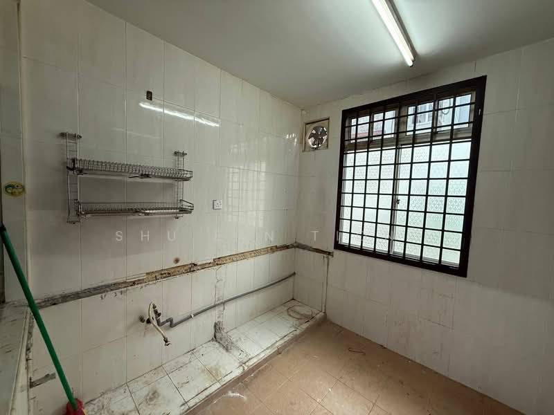 1.5-storey Terraced House for Sale in Bandar Seri Alam (Masai) - Shu Ean Tiong - Kitchen - PropertyGuru.com.my