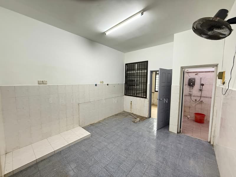1.5-storey Terraced House for Sale in Bandar Seri Alam (Masai) - Shu Ean Tiong - Bathroom - PropertyGuru.com.my