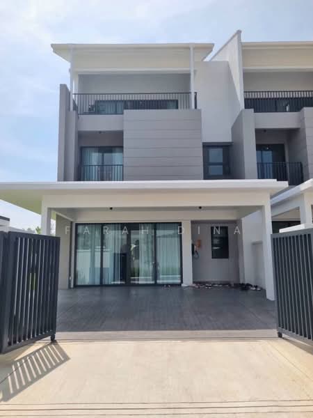 3-storey Terraced House for Sale in Seksyen U15 (Shah Alam) - Farah Dina - Exterior - PropertyGuru.com.my