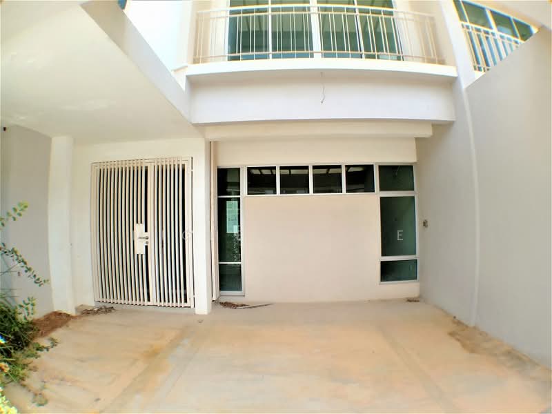 Rumah Teres 2 Tingkat untuk Dijual di Bandar Saujana Putra (Tanjong Duabelas) - Michelle Lee - Exterior - PropertyGuru.com.my