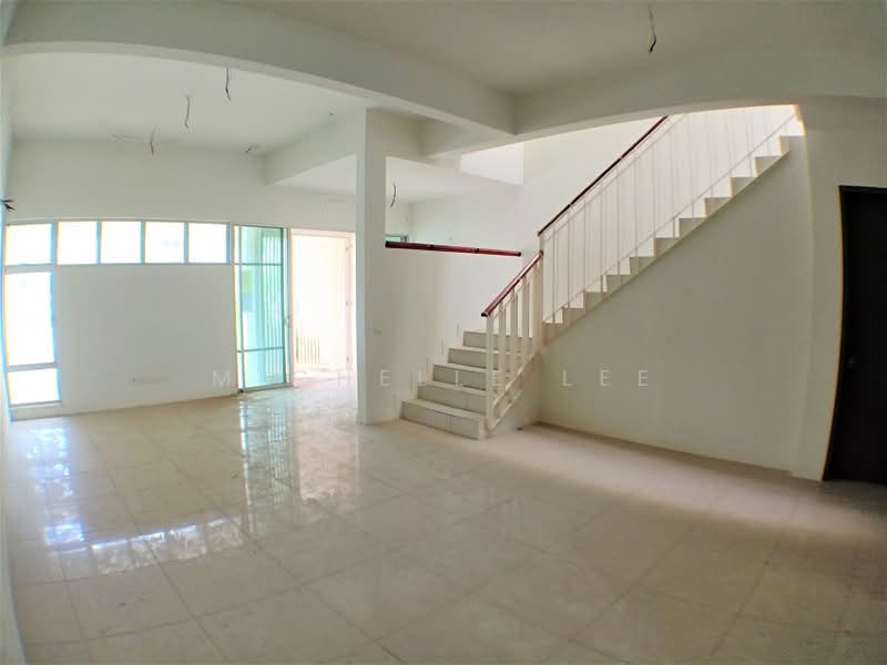 Rumah Teres 2 Tingkat untuk Dijual di Bandar Saujana Putra (Tanjong Duabelas) - Michelle Lee - Living Room - PropertyGuru.com.my