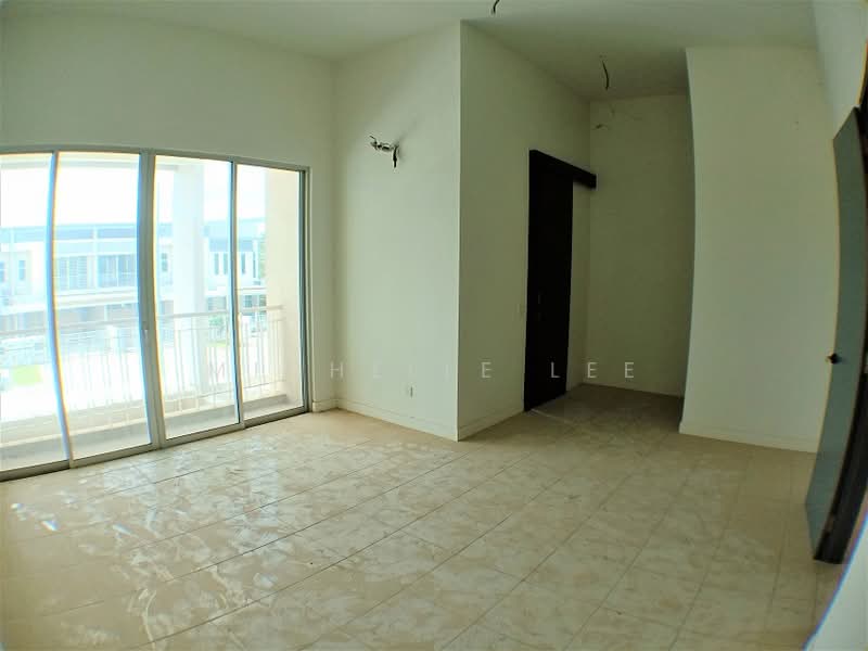 Rumah Teres 2 Tingkat untuk Dijual di Bandar Saujana Putra (Tanjong Duabelas) - Michelle Lee - Living Room - PropertyGuru.com.my