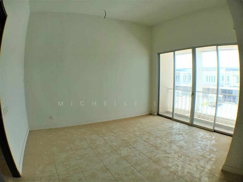 Rumah Teres 2 Tingkat untuk Dijual di Bandar Saujana Putra (Tanjong Duabelas) - Michelle Lee - Balcony - PropertyGuru.com.my
