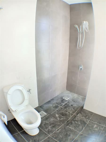 Rumah Teres 2 Tingkat untuk Dijual di Bandar Saujana Putra (Tanjong Duabelas) - Michelle Lee - Bathroom - PropertyGuru.com.my