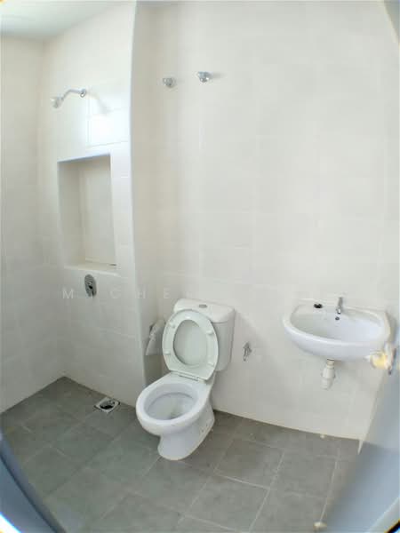 Rumah Teres 2 Tingkat untuk Dijual di Bandar Saujana Putra (Tanjong Duabelas) - Michelle Lee - Bathroom - PropertyGuru.com.my