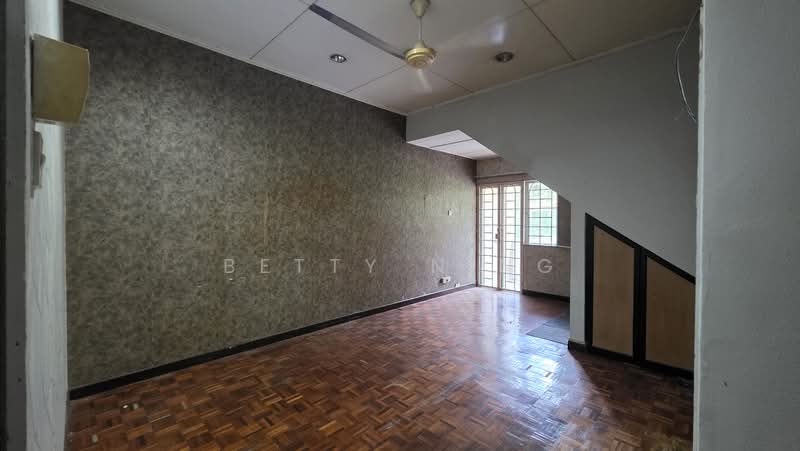 Rumah Teres untuk Dijual di Usj 12 (Subang Jaya) - Betty Ning - Living Room - PropertyGuru.com.my