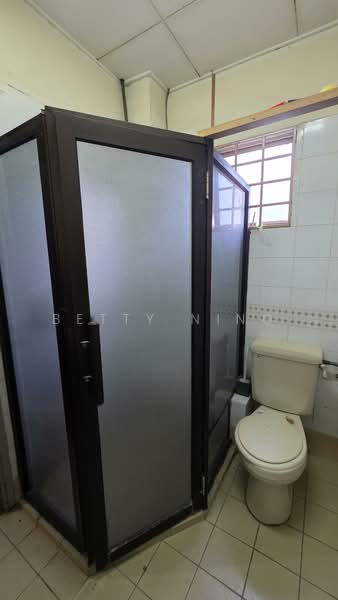 Rumah Teres untuk Dijual di Usj 12 (Subang Jaya) - Betty Ning - Bathroom - PropertyGuru.com.my