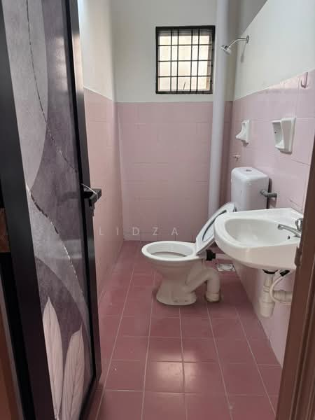 Pangsapuri untuk Dijual di Pangsapuri Orkid - Lidza . - Bathroom - PropertyGuru.com.my
