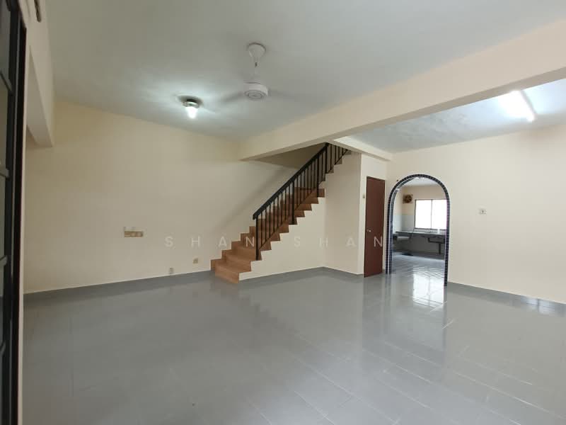 2-storey Terraced House for Sale in Usj 2 (Subang Jaya) - Shan Shan - Living Room - PropertyGuru.com.my