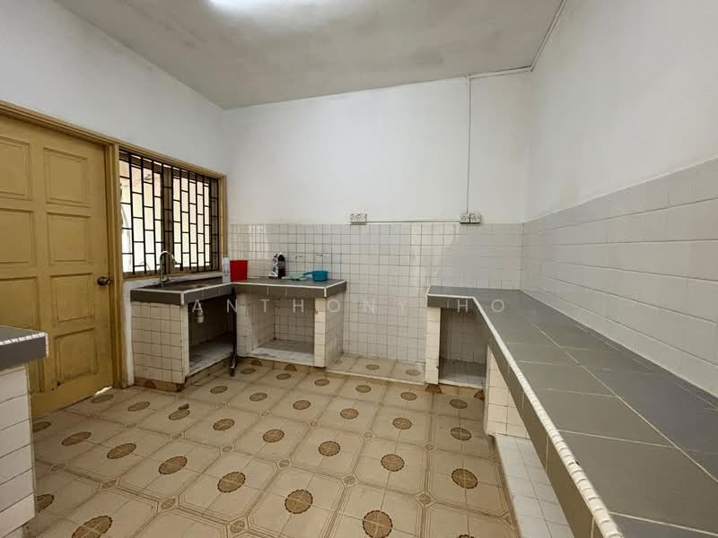 2-storey Terraced House for Rent in Taman Seputeh (Seputeh) - Anthony Ho - Kitchen - PropertyGuru.com.my