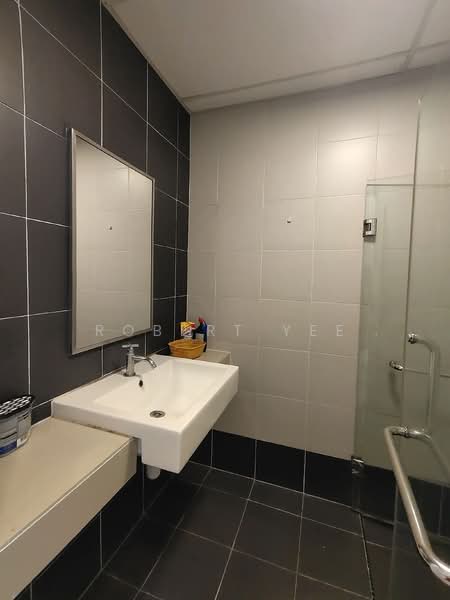Servis Apartment untuk Disewa di Centrestage Designer Suite - Robert Yee - Bathroom - PropertyGuru.com.my