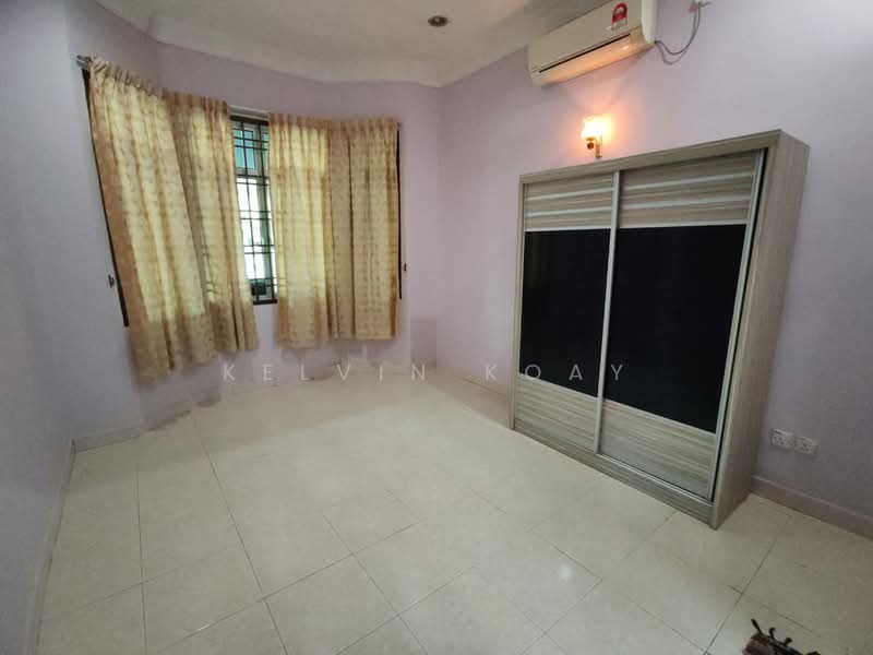 1-storey Terraced House for Sale in Taman Bestari Indah (Ulu Tiram) - Kelvin Koay - Bedroom - PropertyGuru.com.my