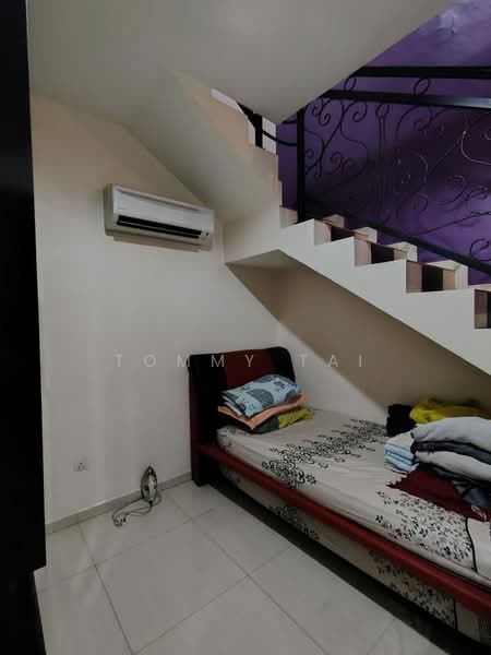 Rumah Teres 1 Tingkat untuk Dijual di Taman Kempas Indah (Tebrau) - Tommy Tai - Bedroom - PropertyGuru.com.my