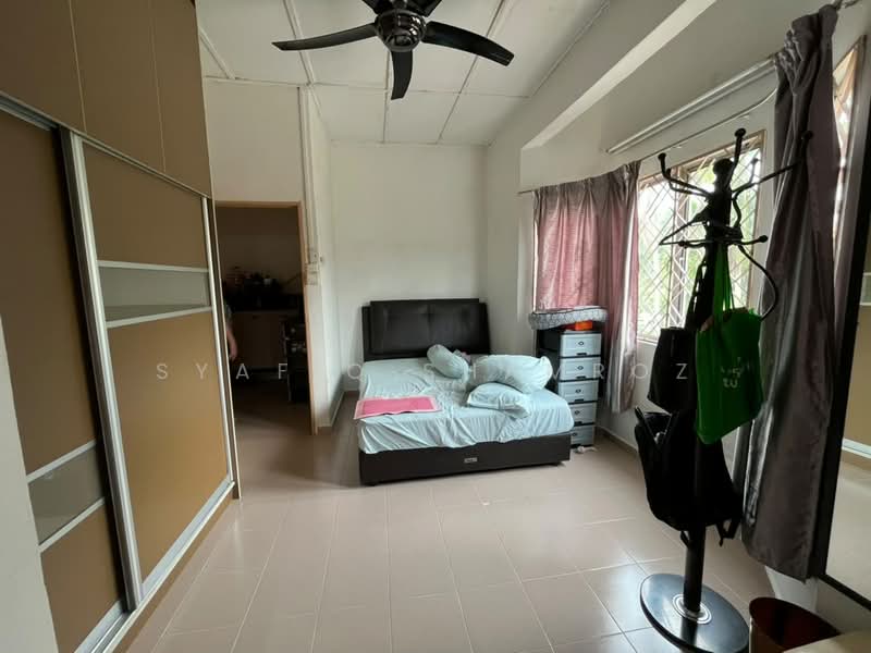 Rumah Teres 2 Tingkat untuk Dijual di Seksyen 8 (Shah Alam) - Syafiq Shamroz - Bedroom - PropertyGuru.com.my