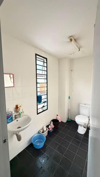 Rumah Teres 2.5 Tingkat untuk Dijual di Larkin (Johor Bahru) - Melinda Ee - Bathroom - PropertyGuru.com.my