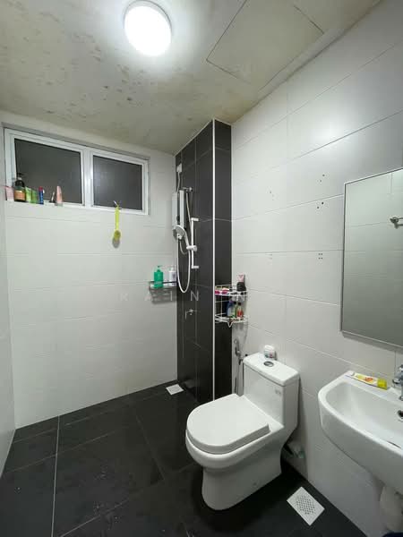Service Residence for Sale at Twin Danga Residence - Rain Ng - Bathroom - PropertyGuru.com.my