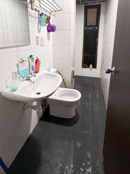 Service Residence for Sale at V@SUMMERPLACE - Melinda Ee - Bathroom - PropertyGuru.com.my