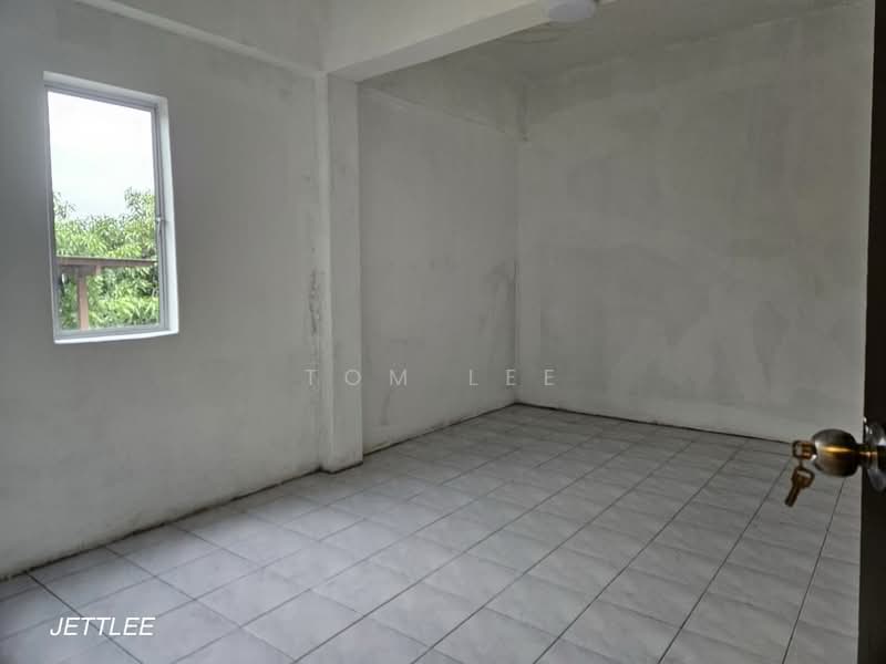 Pangsapuri untuk Dijual di Desa Idaman 2 Shop Apartment - Tom Lee - PropertyGuru.com.my