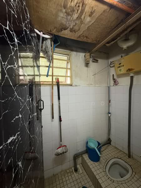 Flat for Sale at Flat Tasek 64 - Vince Soo - Bathroom - PropertyGuru.com.my