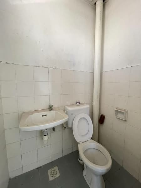 Apartment for Sale at Sri Bayu - Rain Ng - Bathroom - PropertyGuru.com.my