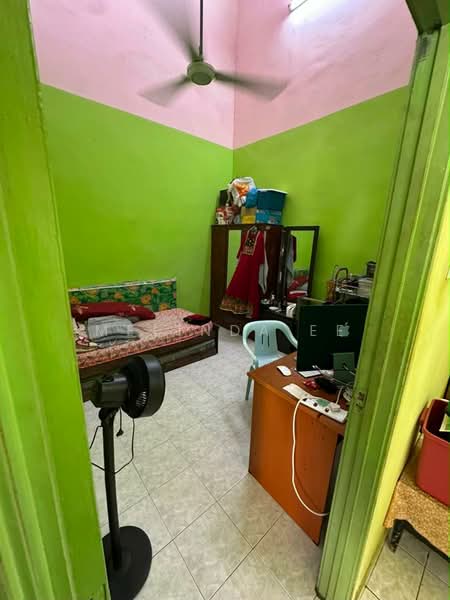 Rumah Teres 1-Tingkat untuk Dijual di Taman Angkasa (Senai) - Melinda Ee - Bedroom - PropertyGuru.com.my