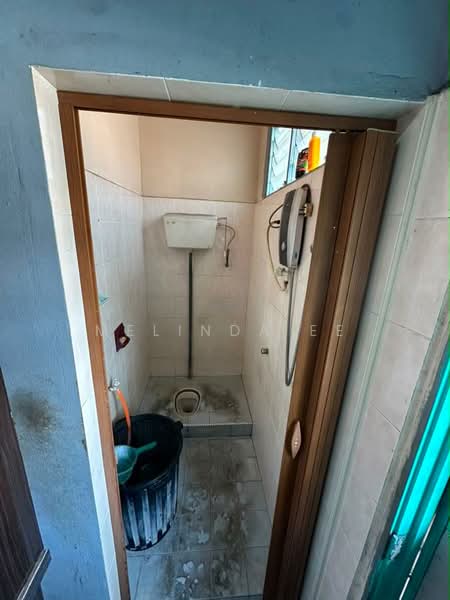 Rumah Teres 1-Tingkat untuk Dijual di Taman Angkasa (Senai) - Melinda Ee - Bathroom - PropertyGuru.com.my