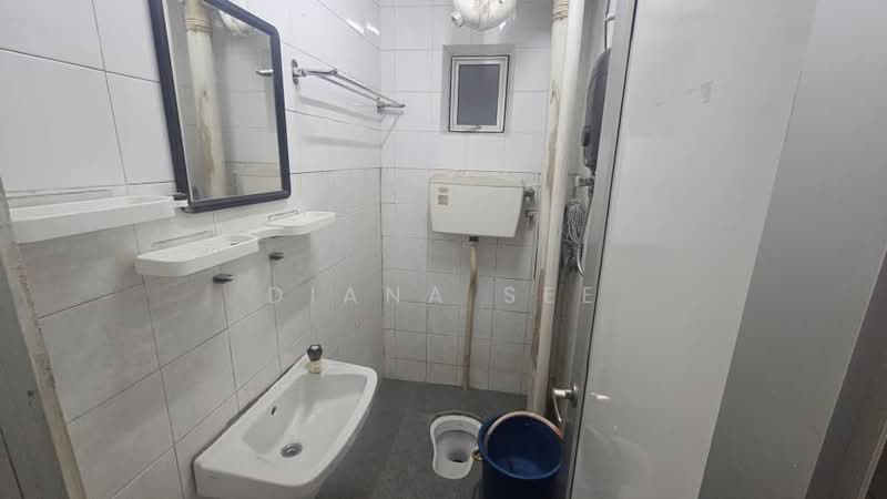 Pangsapuri untuk Dijual di Taman Kapar Setia - Diana See - Bathroom - PropertyGuru.com.my