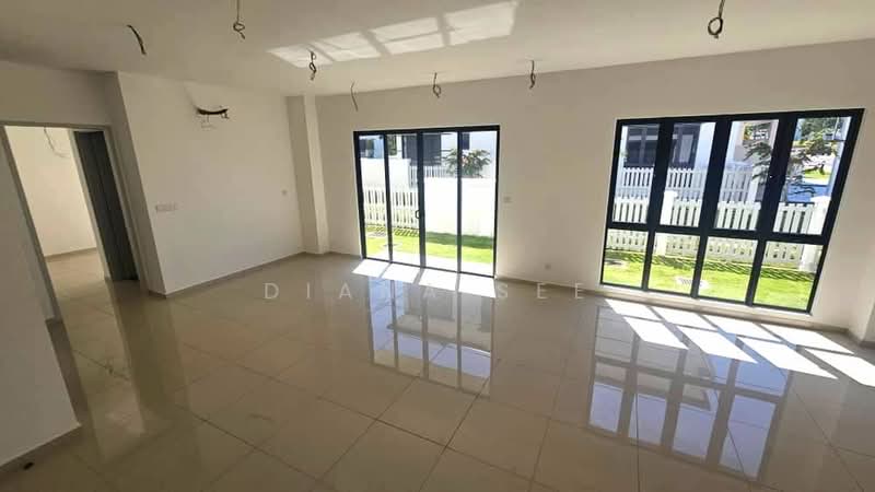 Semi-Detached House for Sale in Setia Alam (Selangor) - Diana See - Living Room - PropertyGuru.com.my