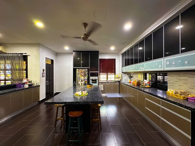 Bungalow House for Sale in Kajang (Selangor) - Ashraff Daniel - Kitchen - PropertyGuru.com.my