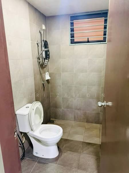 Kondominium untuk Disewa di Sky Awani Residensi 2 - Azri Zabidin - Bathroom - PropertyGuru.com.my