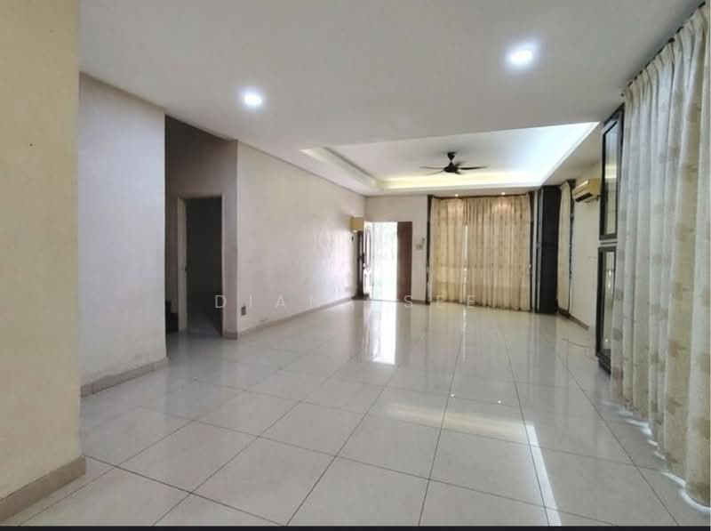 Semi-Detached House for Rent in Bandar Botanic (Klang) - Diana See - Living Room - PropertyGuru.com.my