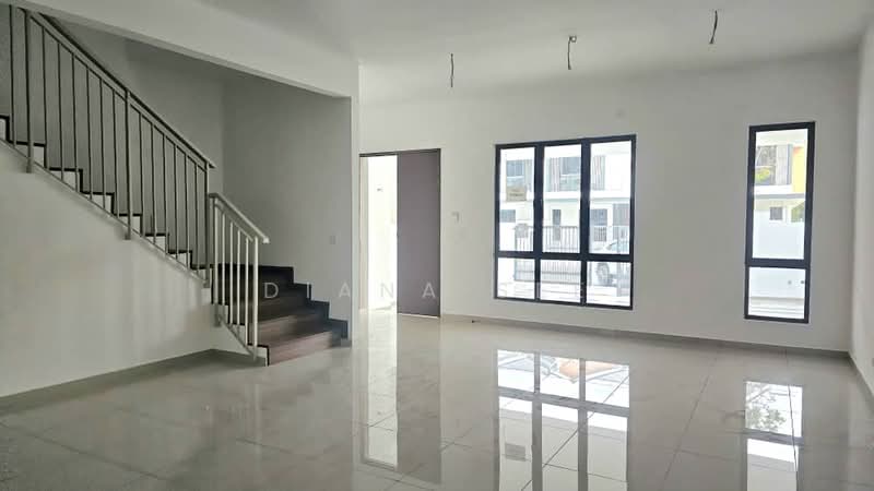 Rumah Teres 2 Tingkat untuk Dijual di Setia Utama (Setia Alam) - Diana See - Living Room - PropertyGuru.com.my
