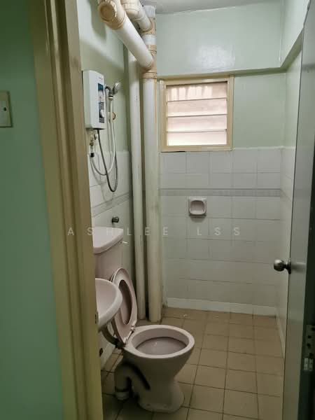 Pangsapuri untuk Dijual di Vantage Point (Menang Ria) - Ashlee LSS - Bathroom - PropertyGuru.com.my