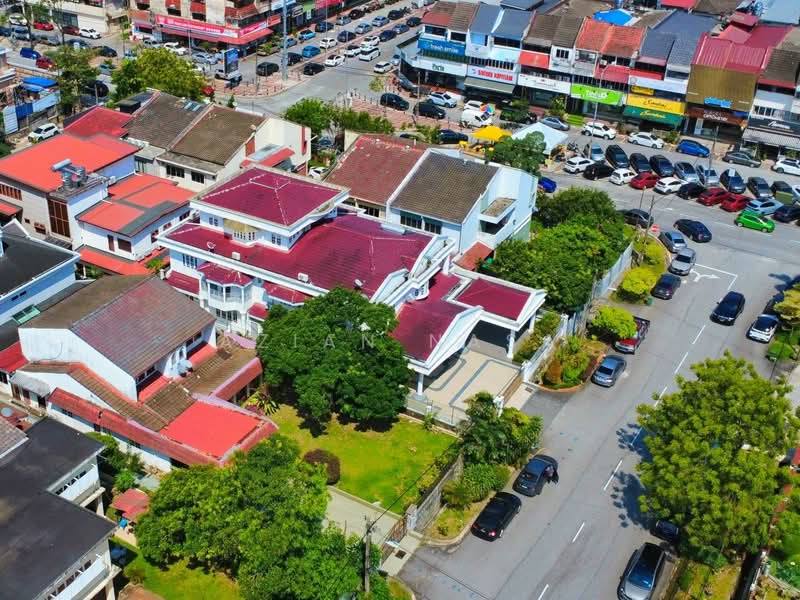 Bungalow for Sale in Taman Tun Dr Ismail (Kuala Lumpur) - Azian Nasa - PropertyGuru.com.my
