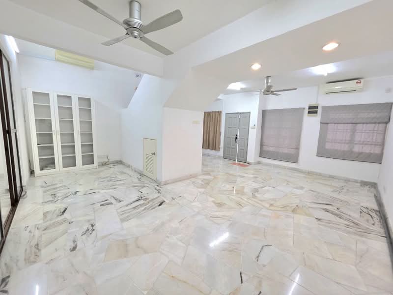 Rumah Teres 2 Tingkat untuk Dijual di Putra Permai (Subang Jaya) - Ashraff Daniel - Living Room - PropertyGuru.com.my