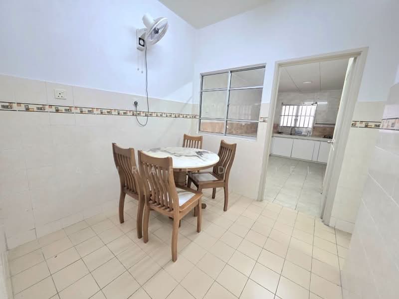 Rumah Teres 2 Tingkat untuk Dijual di Putra Permai (Subang Jaya) - Ashraff Daniel - Kitchen - PropertyGuru.com.my