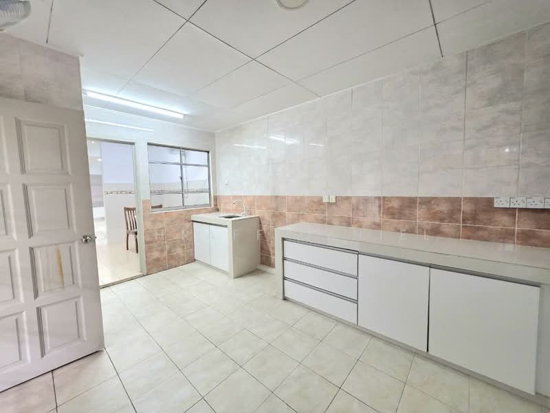 Rumah Teres 2 Tingkat untuk Dijual di Putra Permai (Subang Jaya) - Ashraff Daniel - Kitchen - PropertyGuru.com.my