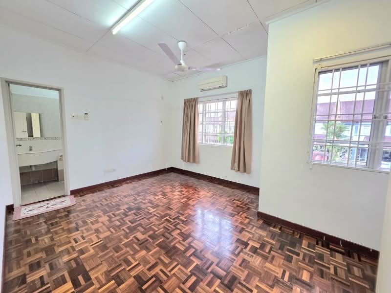 Rumah Teres 2 Tingkat untuk Dijual di Putra Permai (Subang Jaya) - Ashraff Daniel - Bathroom - PropertyGuru.com.my